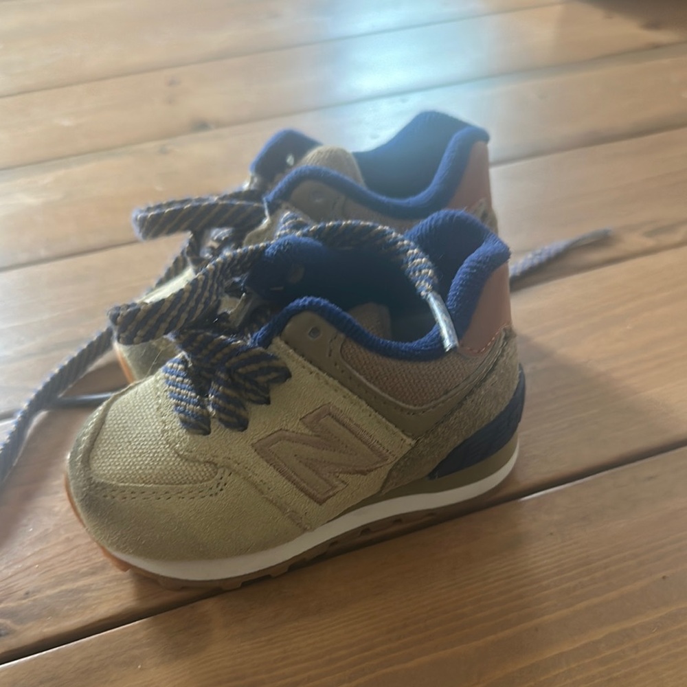 Used baby New Balance Tan and Blue Low-Top Sneakers size: 2